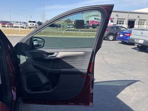 Used 2021 Ford Escape SE image 30