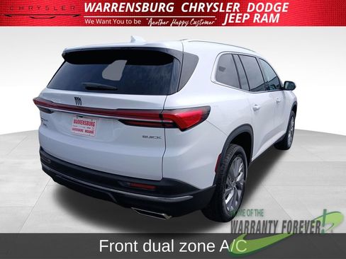 Used 2025 Buick Enclave Preferred AWD/4WD image 3