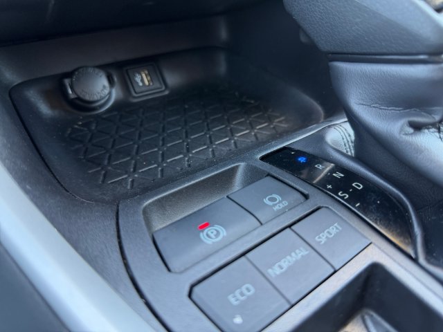 Certified 2025 Toyota RAV4 LE FWD image 31