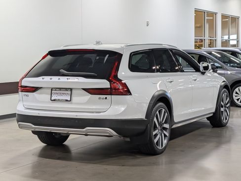 Used 2023 Volvo V90 B6 Cross Country Ultimate w/ Climate Package AWD/4WD image 3