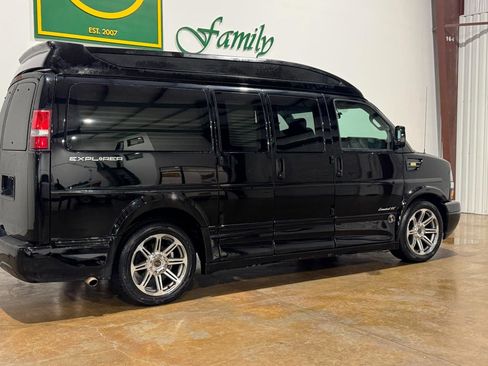 Used 2018 Chevrolet Express 2500 w/ Enhanced Convenience Package RWD image 3