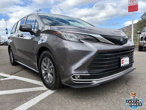 Used 2023 Toyota Sienna XLE AWD/4WD image 11