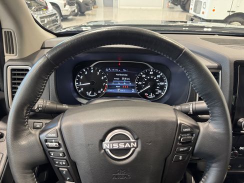 Used 2024 Nissan Frontier SV w/ Technology Package AWD/4WD image 16
