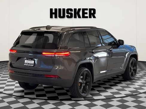 Used 2023 Jeep Grand Cherokee Altitude AWD/4WD image 9