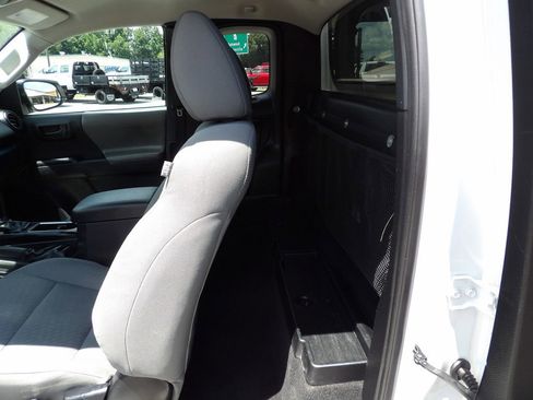 Used 2020 Toyota Tacoma SR image 28