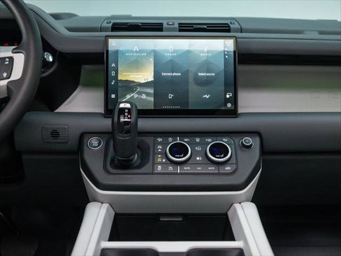 New 2025 Land Rover Defender 110 X-Dynamic SE AWD/4WD image 21