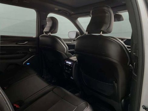 Used 2023 Jeep Grand Cherokee Overland w/ Luxury Tech Group IV image 20