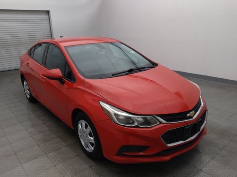 Used 2017 Chevrolet Cruze LS FWD image 13
