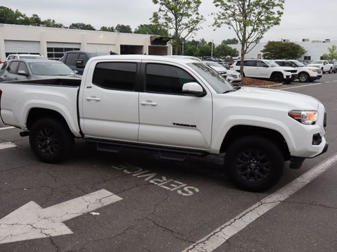 Used 2023 Toyota Tacoma SR5 w/ Technology Package AWD/4WD image 23