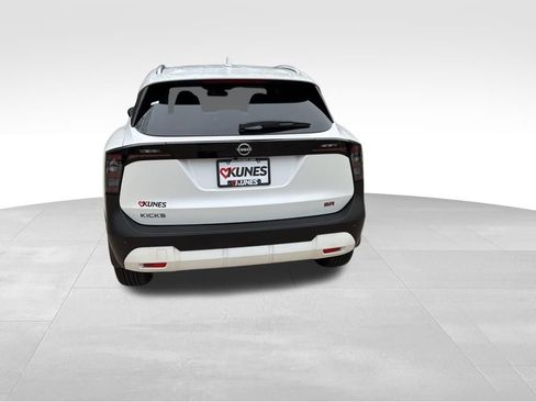 Used 2025 Nissan Kicks SR image 8