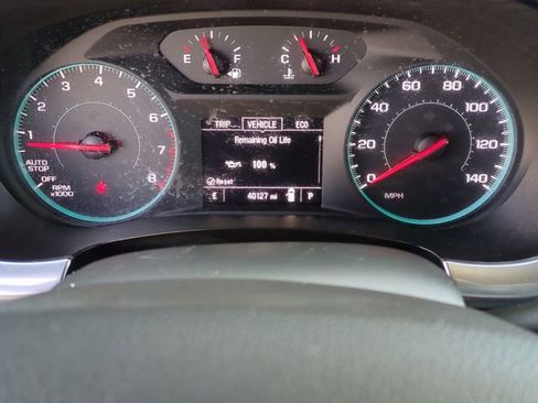 Used 2023 Chevrolet Traverse LT FWD image 14