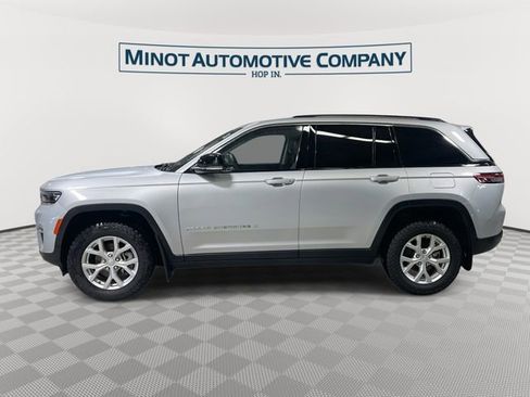 Used 2023 Jeep Grand Cherokee Limited AWD/4WD image 5
