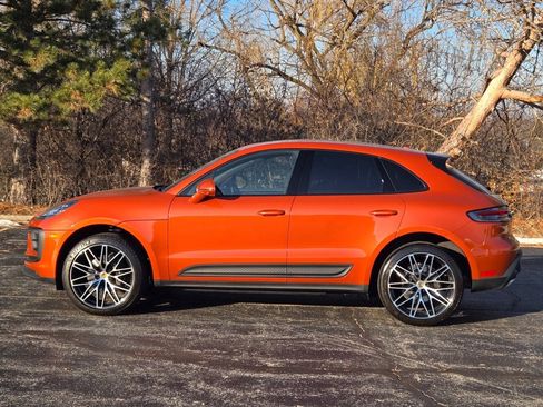 Used 2025 Porsche Macan image 2