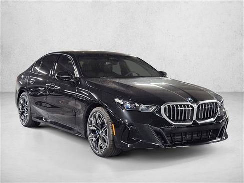 Used 2027 BMW 530i w/ M Sport Package RWD image 7
