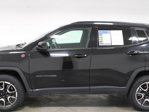 Used 2024 Jeep Compass Trailhawk AWD/4WD image 6