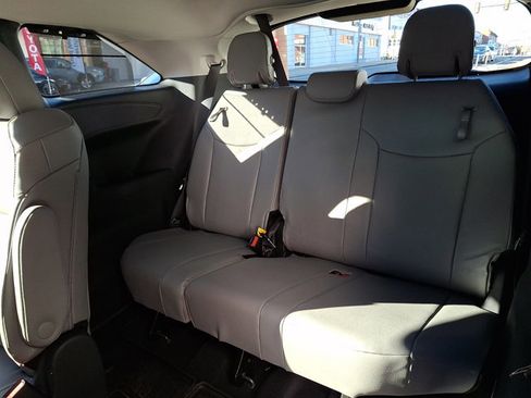 Used 2026 Toyota Sienna XLE image 11