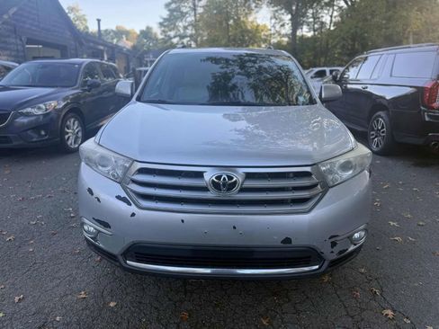 Used 2012 Toyota Highlander SE image 2