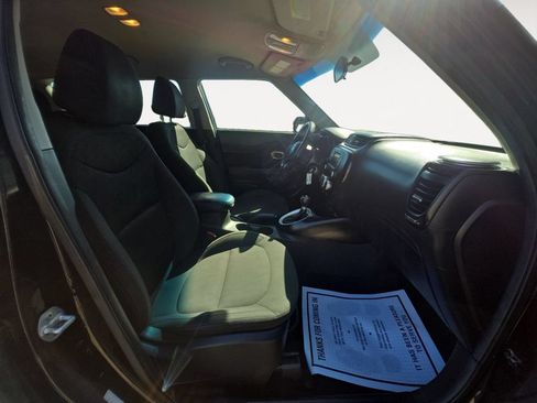 Used 2019 Kia Soul FWD image 16