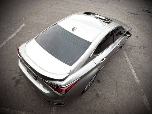 Used 2021 Lexus ES 300h w/ Premium Package FWD image 9