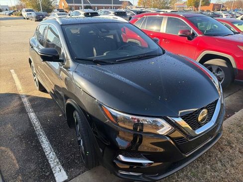 Used 2022 Nissan Rogue Sport SL w/ Premium Package image 1