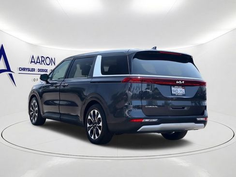 Used 2024 Kia Carnival EX FWD image 7