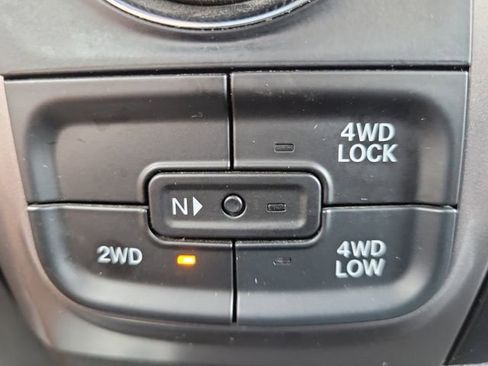 Used 2024 RAM 1500 Classic SLT image 24