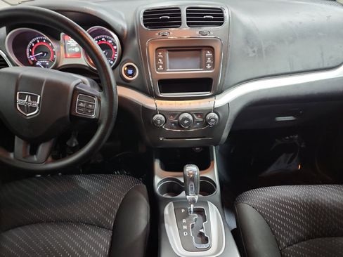 Used 2019 Dodge Journey SE FWD image 9