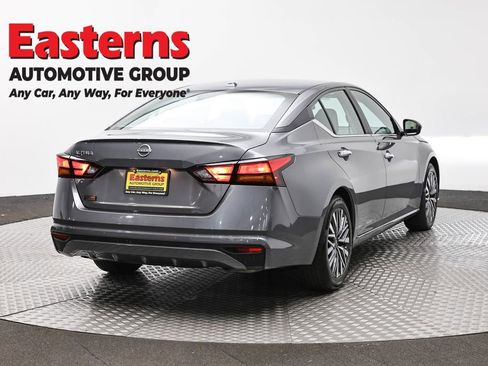 Used 2025 Nissan Altima 2.5 SV image 5