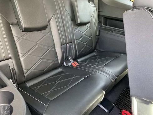 Used 2024 Volkswagen Atlas SE image 19