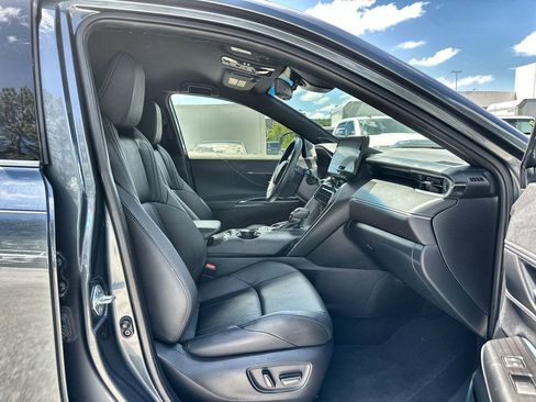 Used 2021 Toyota Venza Limited image 27