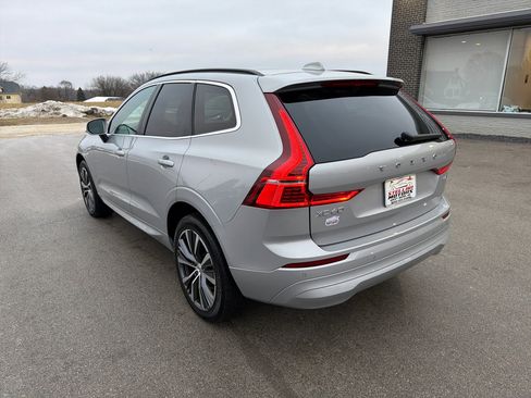 Used 2022 Volvo XC60 B5 Momentum w/ Climate Package image 5