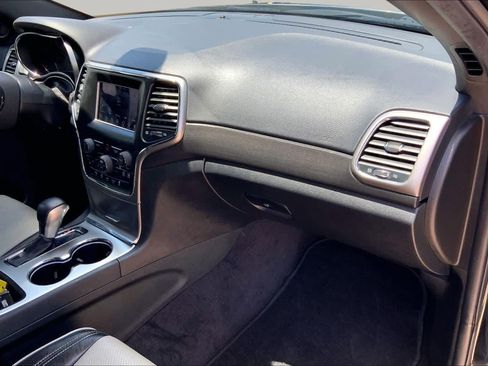 Used 2018 Jeep Grand Cherokee Laredo RWD image 18