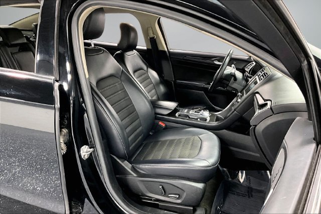 Used 2018 Ford Fusion SE w/ Equipment Group 201A FWD image 26