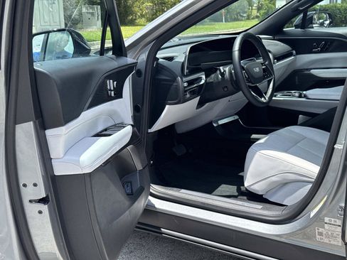 Certified 2025 Cadillac Lyriq Luxury RWD image 13