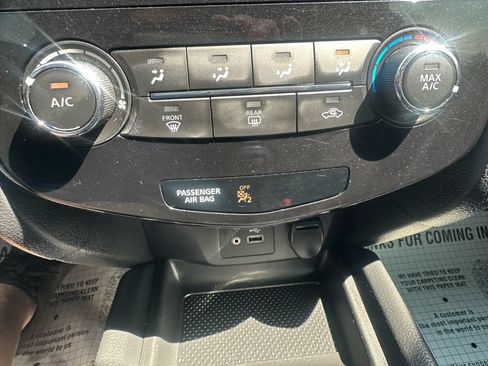 Used 2018 Nissan Rogue S AWD/4WD image 7