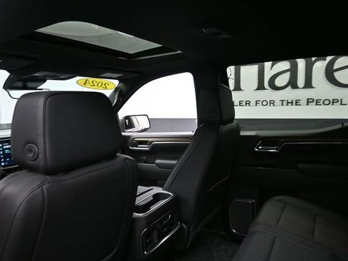 Used 2024 Chevrolet Silverado 1500 High Country w/ High Country Premium Package AWD/4WD image 24