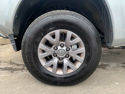 Used 2017 Toyota Tacoma SR5 w/ Tow Package RWD image 34