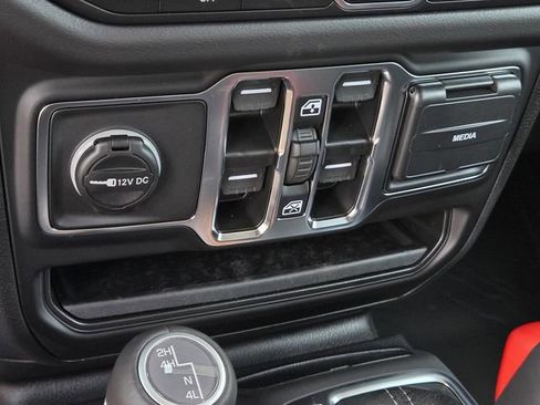 New 2025 Jeep Gladiator Sport image 16