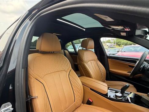 Used 2019 BMW M550i xDrive AWD/4WD image 8