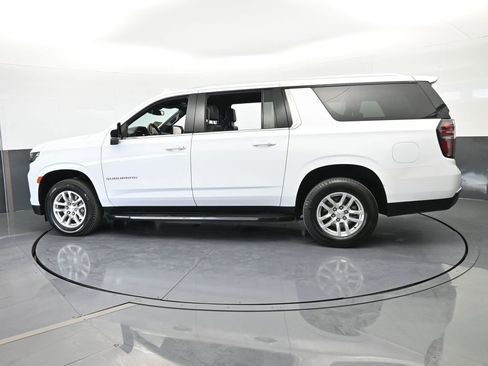 Used 2024 Chevrolet Suburban LT image 3