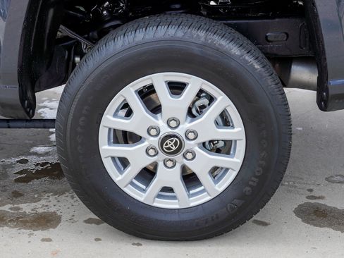 Certified 2025 Toyota Tacoma SR5 AWD/4WD image 13