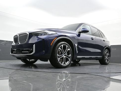 Used 2026 BMW X5 xDrive50e AWD/4WD image 27