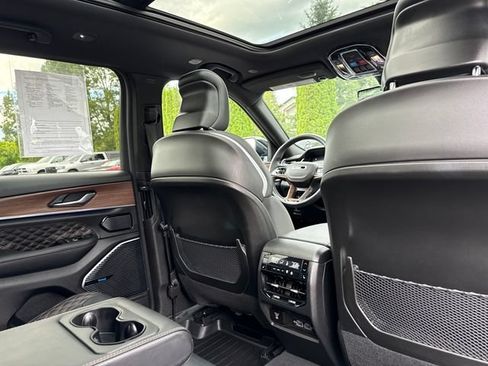 Used 2023 Jeep Grand Cherokee Summit w/ Advanced Protech Group IV AWD/4WD image 24