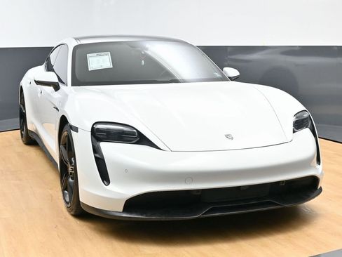 Used 2021 Porsche Taycan image 3