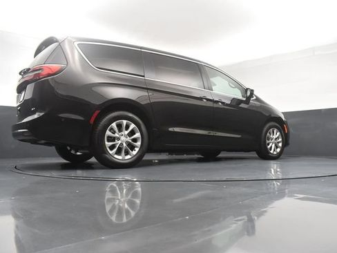 Used 2025 Chrysler Pacifica Select AWD/4WD image 25
