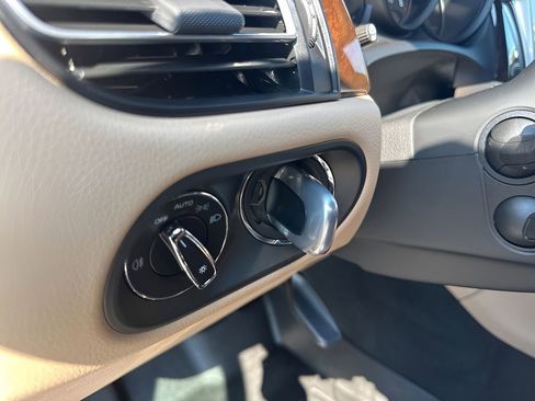 Used 2023 Porsche Macan Turbo image 25