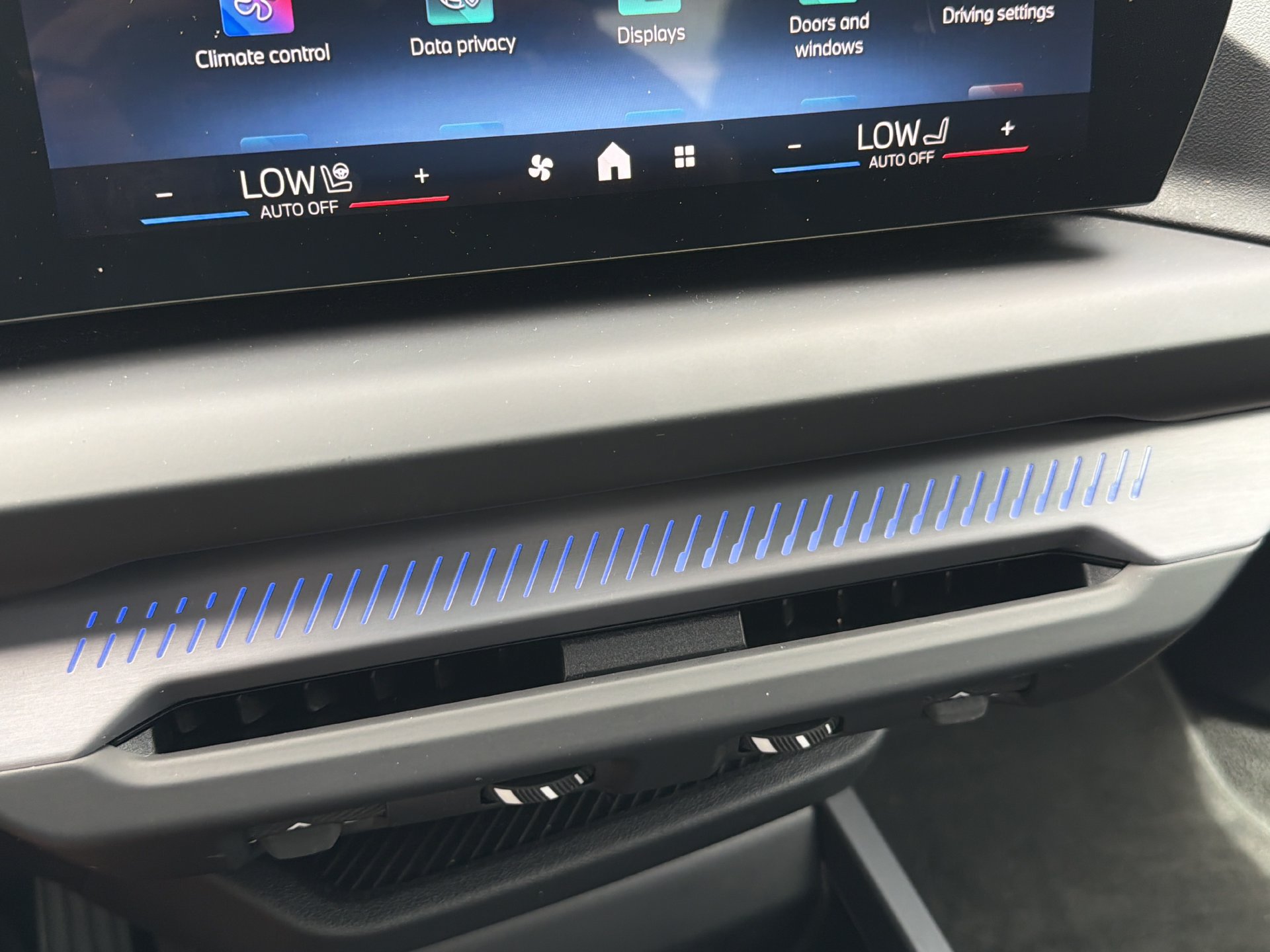 Certified 2025 BMW 228i xDrive AWD/4WD image 30