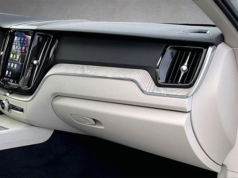 Used 2023 Volvo XC60 B5 Plus w/ Climate Package image 25