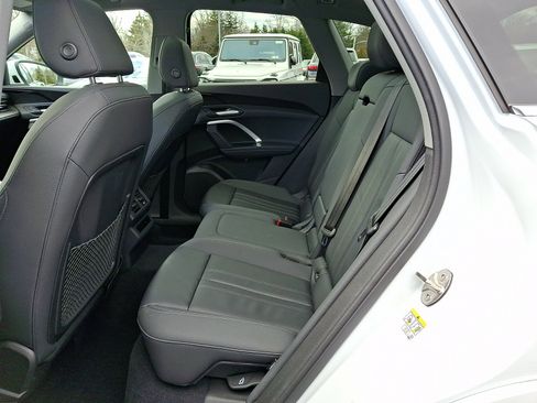 Certified 2025 Audi Q5 Premium w/ Convenience Package image 10
