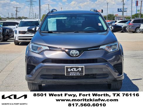 Used 2017 Toyota RAV4 LE FWD image 2